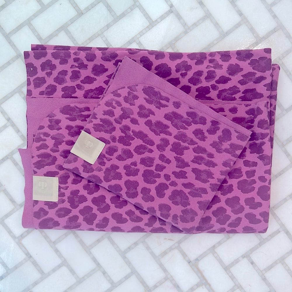 Lululemon The Towel+small towel Mini Cherry Cheetah Mellow Magenta Ultra Violet